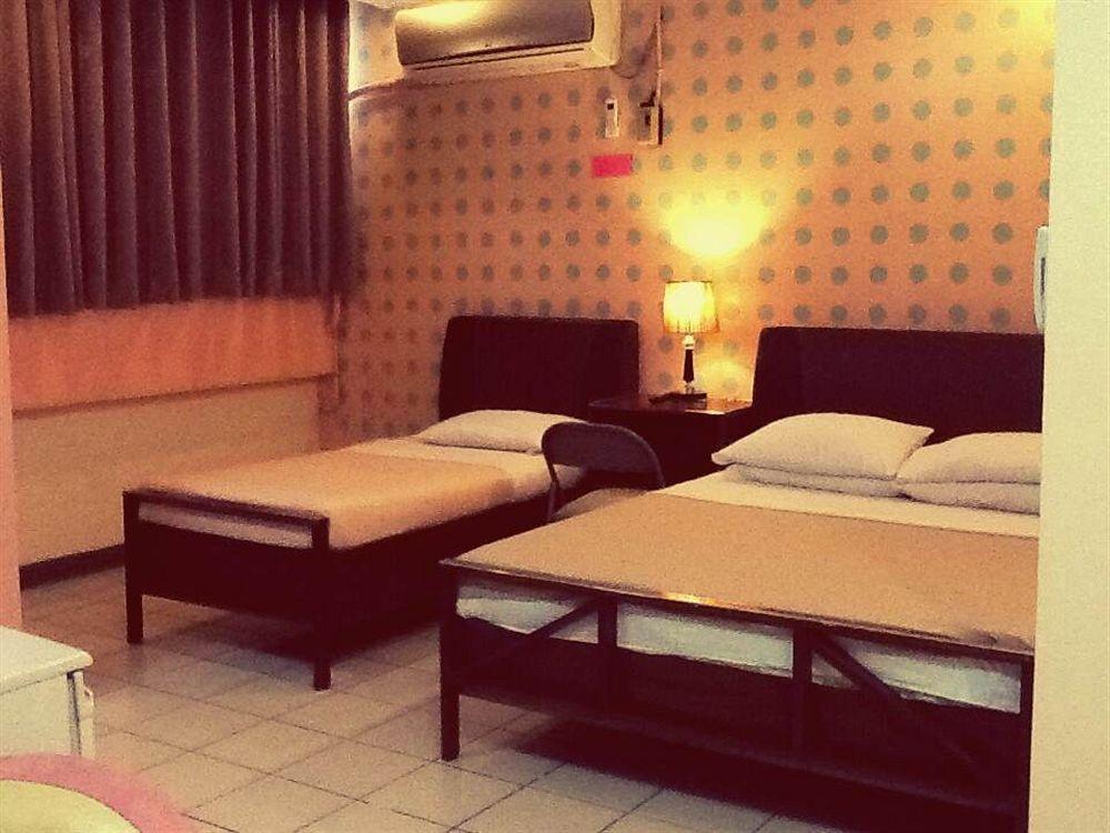 Hotel Tiffany Laoag Bagian luar foto