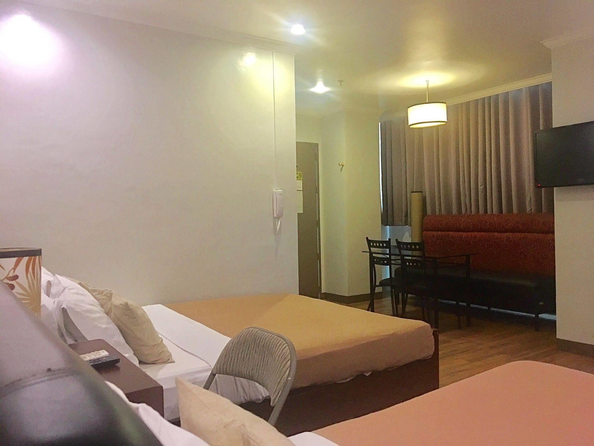 Hotel Tiffany Laoag Bagian luar foto