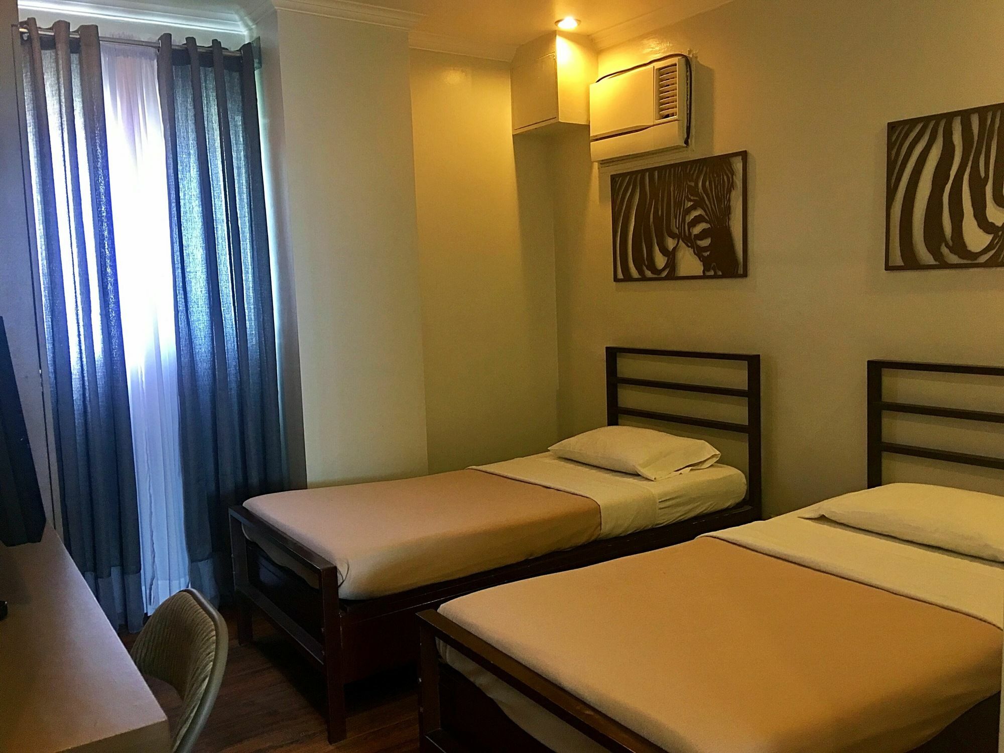 Hotel Tiffany Laoag Bagian luar foto